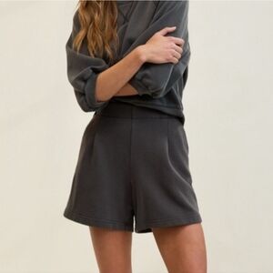 NWT AERIE NEW HEIGHTS TROUSER FLEECE SHORTS IN SMOKED GRAY SIZE L